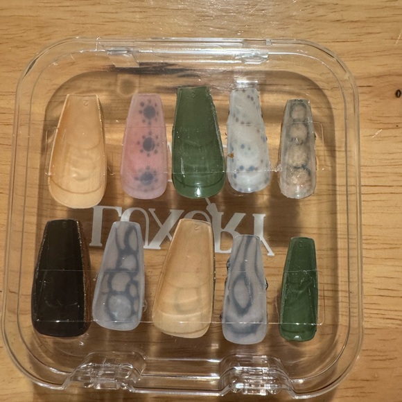 Handmade Nails - Picture 3 of 4